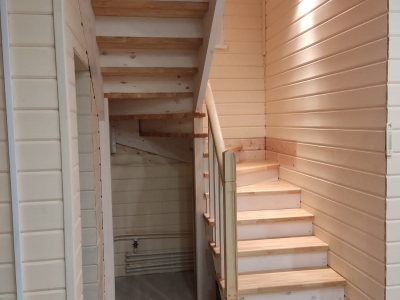 Деревянная межэтажная лестница на заказ